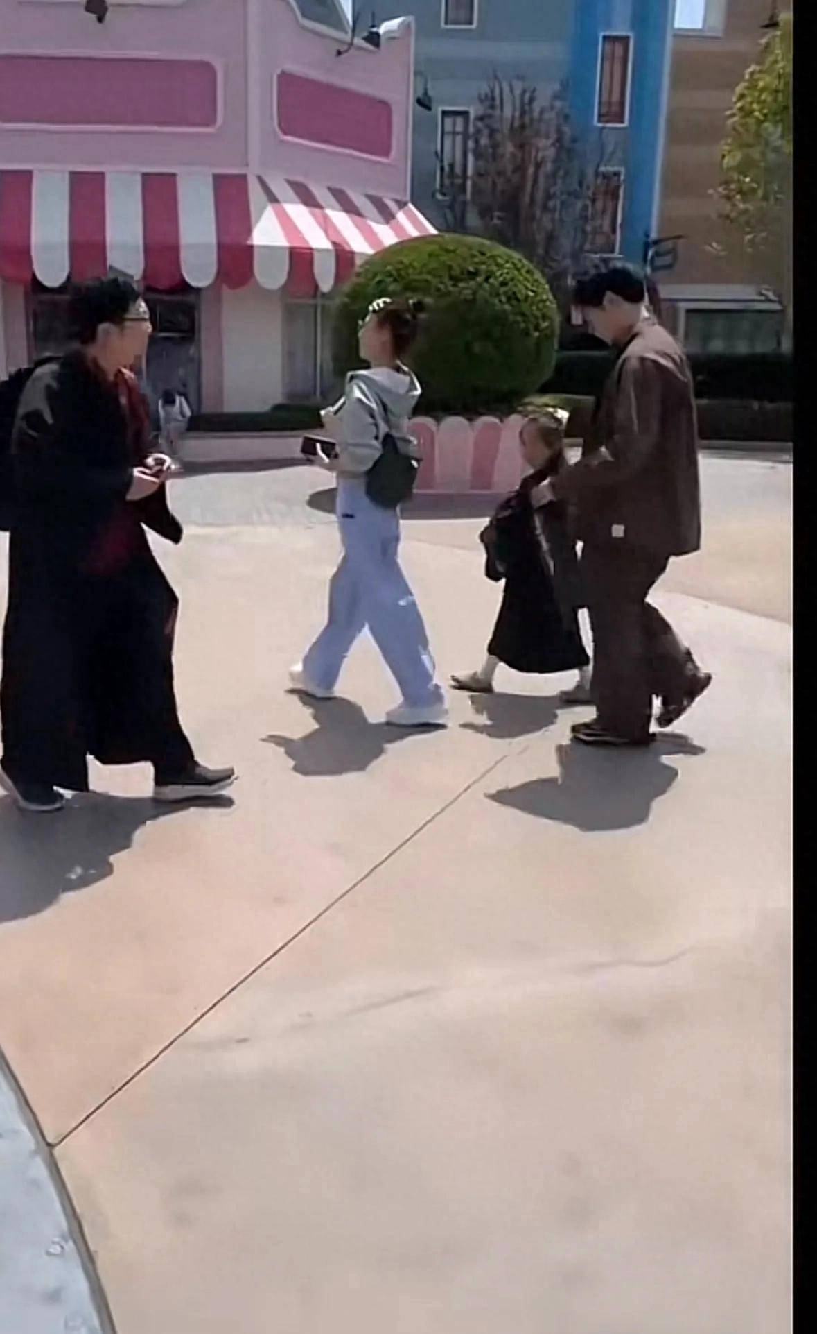 再曝光离婚多年默契依旧被夸负责好爸麻将胡了2试玩曹云金与前妻带娃画面(图2)
